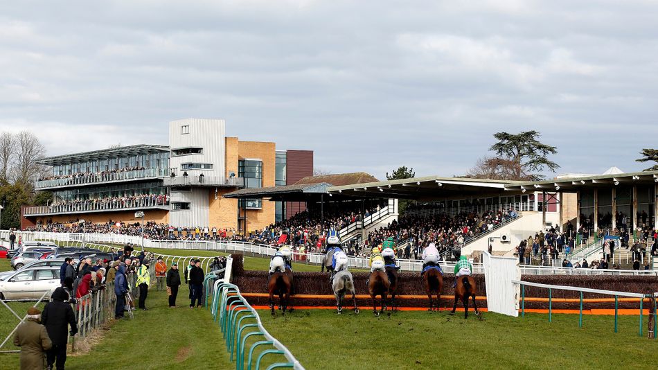 Fontwell schedules 8am inspection; Ffos Las prospects bleak for Friday racing, says Racing Post.